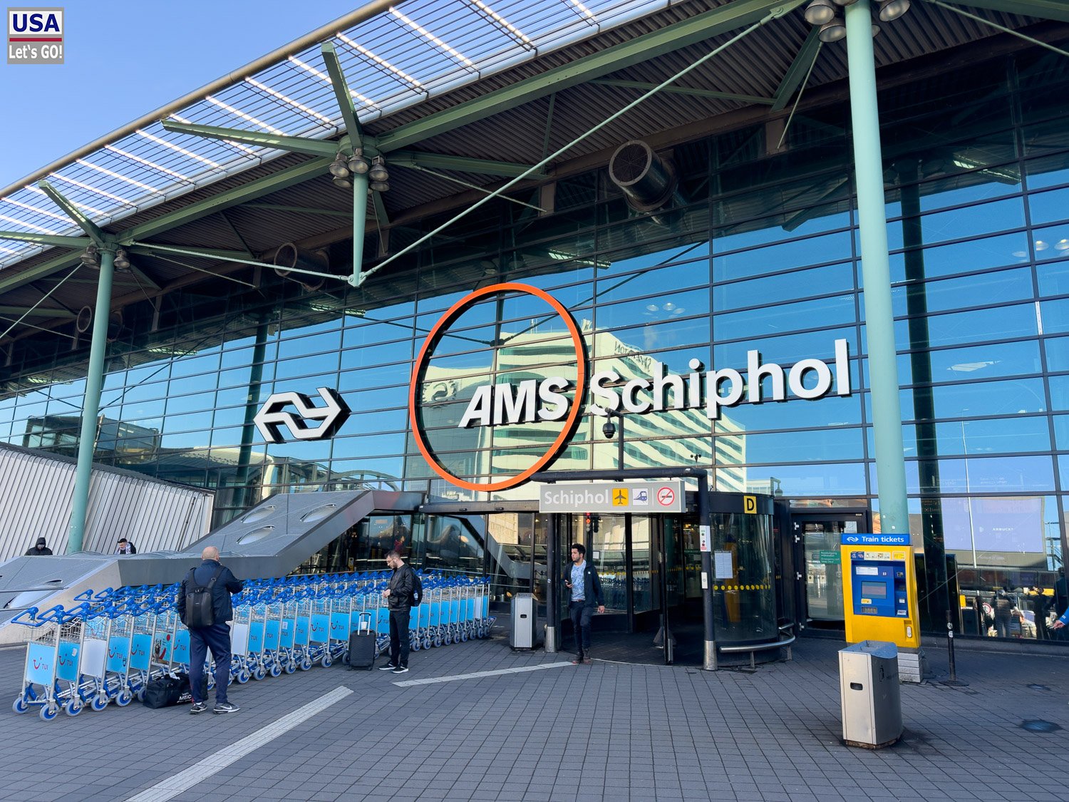 Shuttle zum Terminal am Flughafen Amsterdam-Schiphol