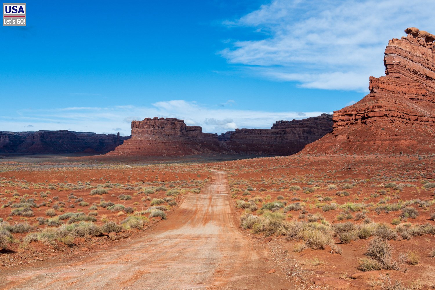 Piste vorbei an Sandsteinformationen im Valley of the Gods